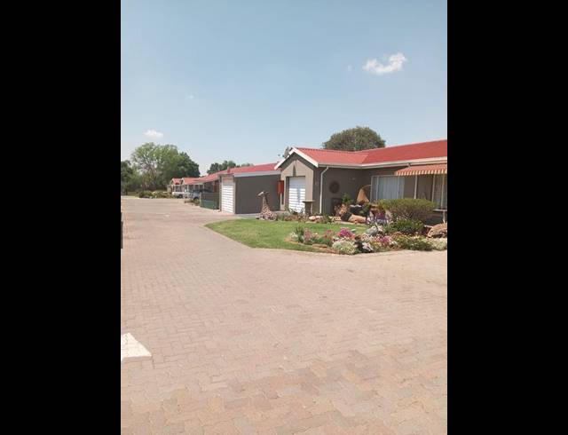 2 BEDROOM HOUSE FOR SALE IN PAUL KRUGERSOORD